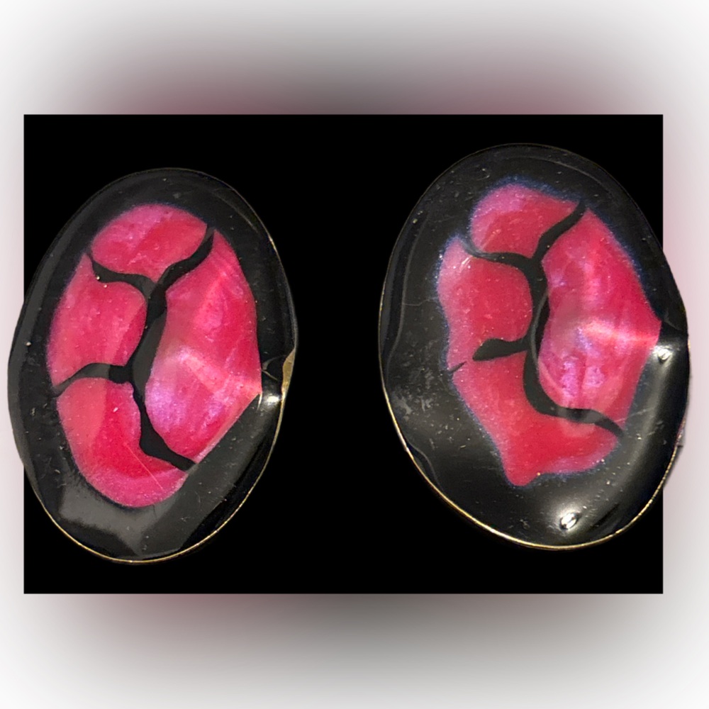 2:$25 Vintage Cassandra Mod, Bold & Unique Black and Pink Oval Earrings